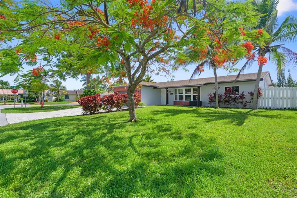 Foto principal - 5240 NE 14th Ter
