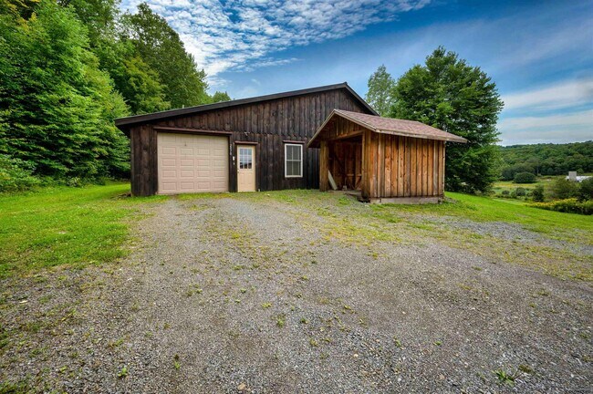 Building Photo - 2070 Harper Rd