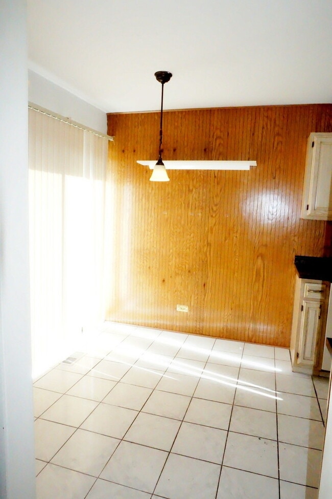 Building Photo - 1185 Leicester Ct