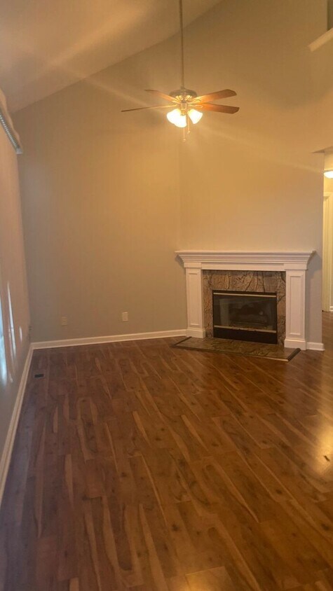 Foto del edificio - NOW AVAILABLE! - 107 N Harbor Landing, Bra...