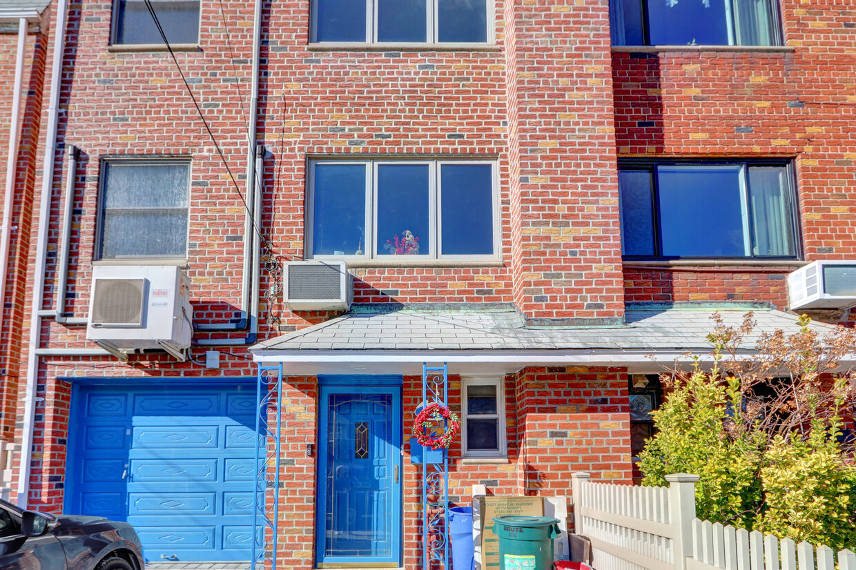 Primary Photo - 2532 48th St