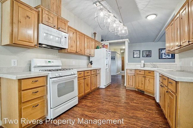 Building Photo - 4 br, 3 bath House - 808 Pringle Road