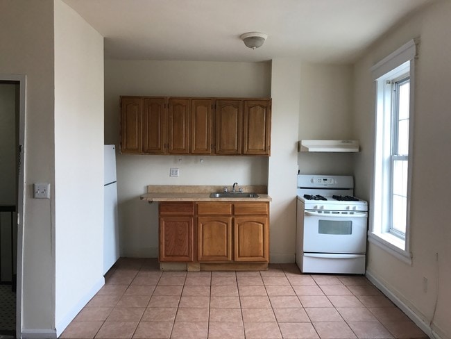 Building Photo - 1704 Zerega Ave