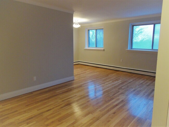 Building Photo - Unit 5 - 1404