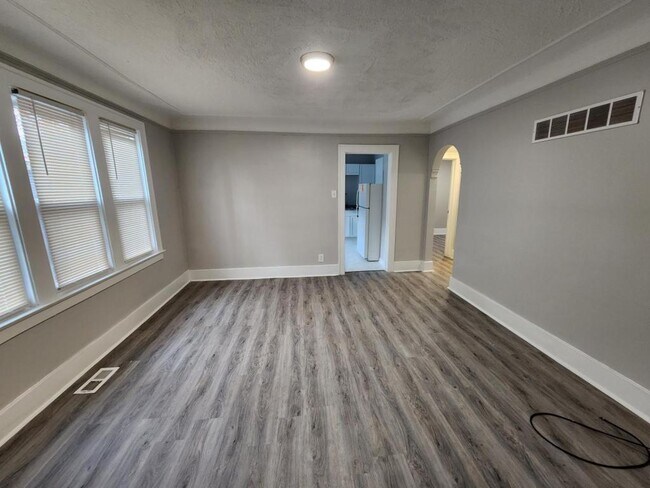 Building Photo - 5511 Somerset Ave