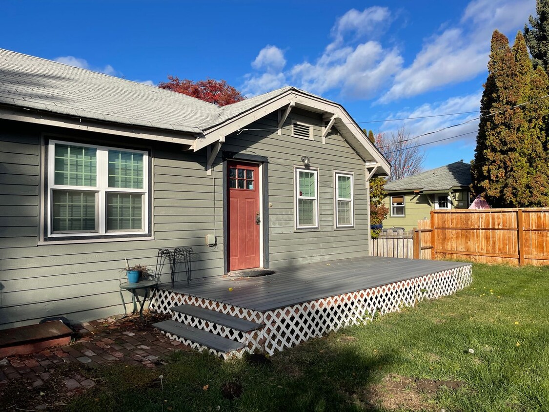 Foto principal - 2 Bed 2 Bath Home with Storage Shed and Ca...