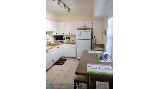Building Photo - 804 Cypress Blvd