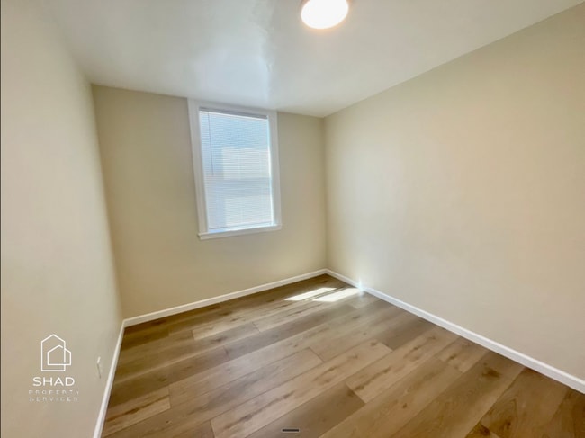 Foto del edificio - 1911 E 25th St