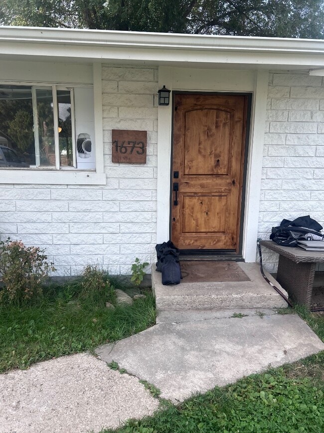 Building Photo - 1673 W Victory Rd