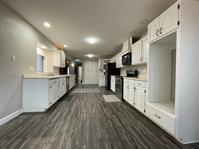 Building Photo - 5341 Bees Ln