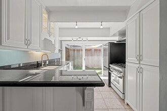 Building Photo - 4040 Grand View Blvd