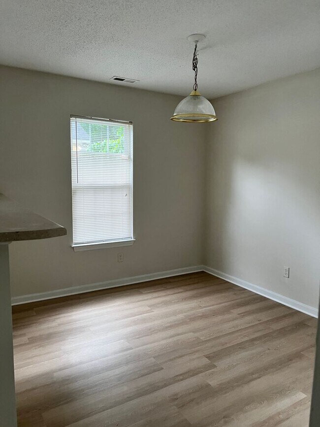 Foto del edificio - 3 Bedroom 2 Bath House on Hillsdale Drive ...