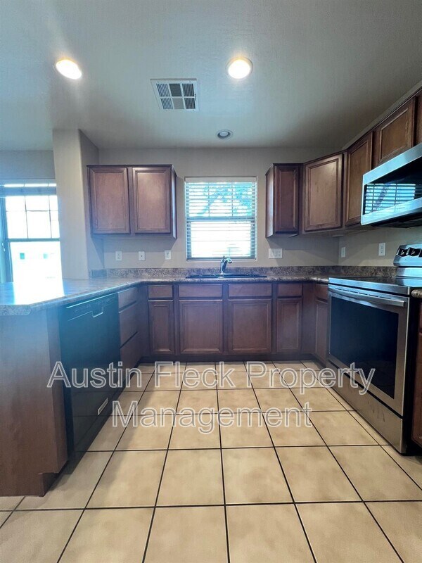 Foto del edificio - 1720 S Martingale Rd