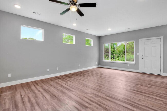 Foto del edificio - 4775 E 45th St N