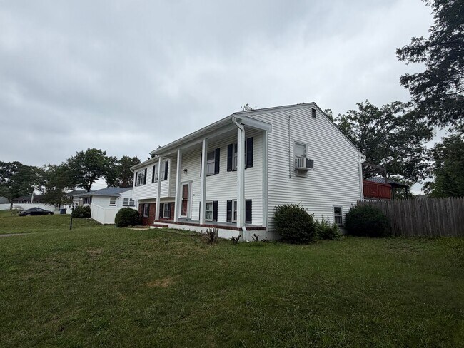 Foto del edificio - 536 Skylark Dr