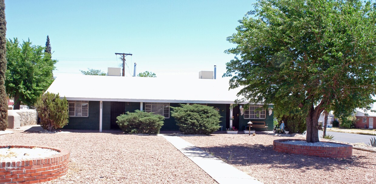 Building Photo - 1200 St Johns Dr