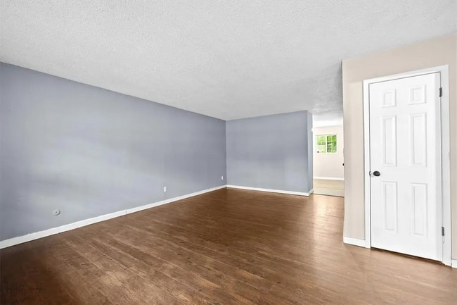 sala de estar - 2602 E Main St