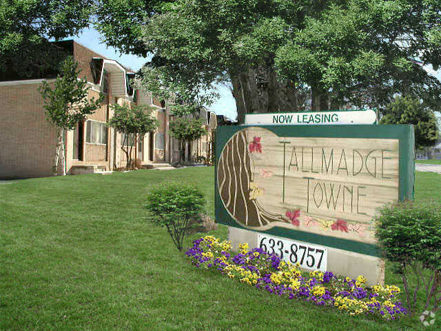 Entrada - Tallmadge Towne Apartments