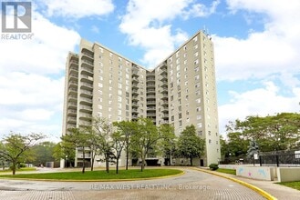 Building Photo - 3559 Eglinton Ave W