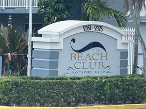 Building Photo - 9371 Fontainebleau Blvd