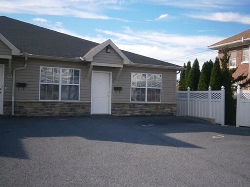 Primary Photo - Large 2 BR in Hellam PA