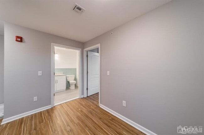 Building Photo - 875 Port Reading Ave