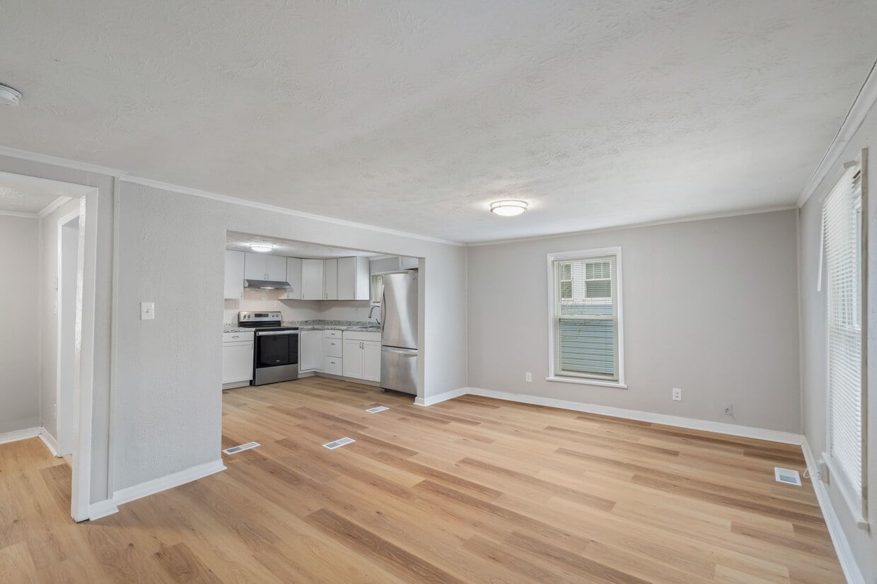 Photo - 2325 Cedar Ln (Knoxville, TN)