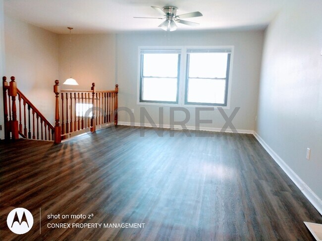 Building Photo - Adorable Bi-Level Home