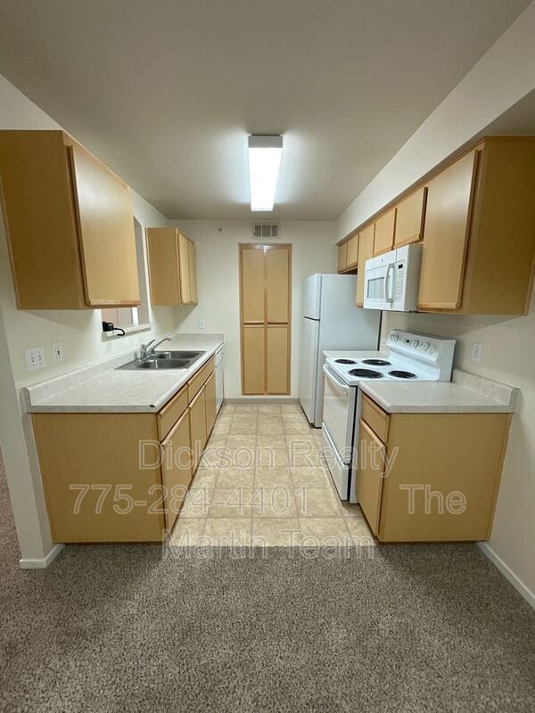 Foto del edificio - 6850 Sharlands Ave.