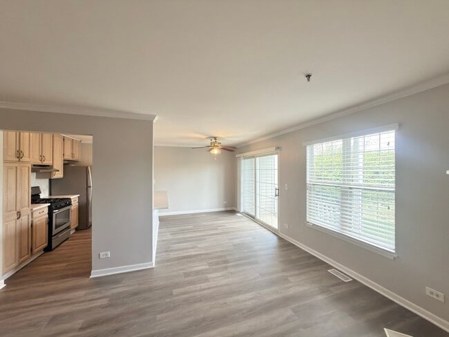Building Photo - 5S525 Scots Dr
