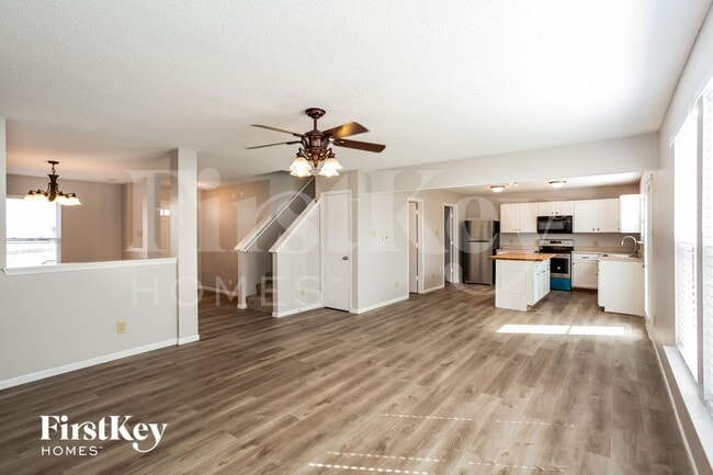 Foto del edificio - 721 Wheat Field Ln