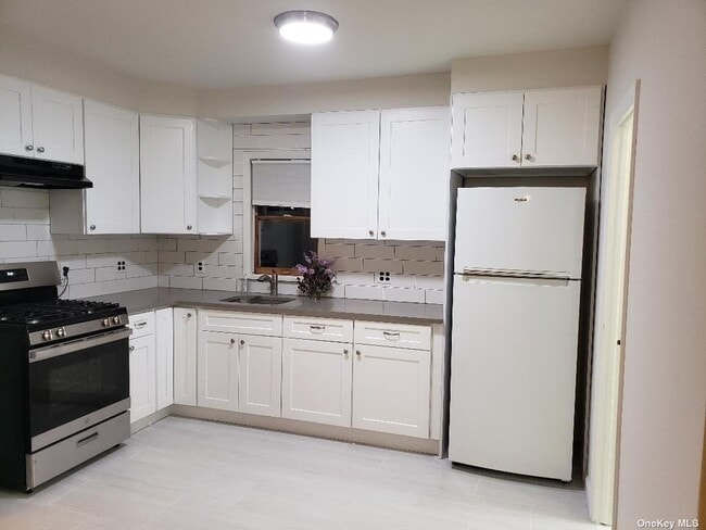 Building Photo - 137 Pilgrim Pl