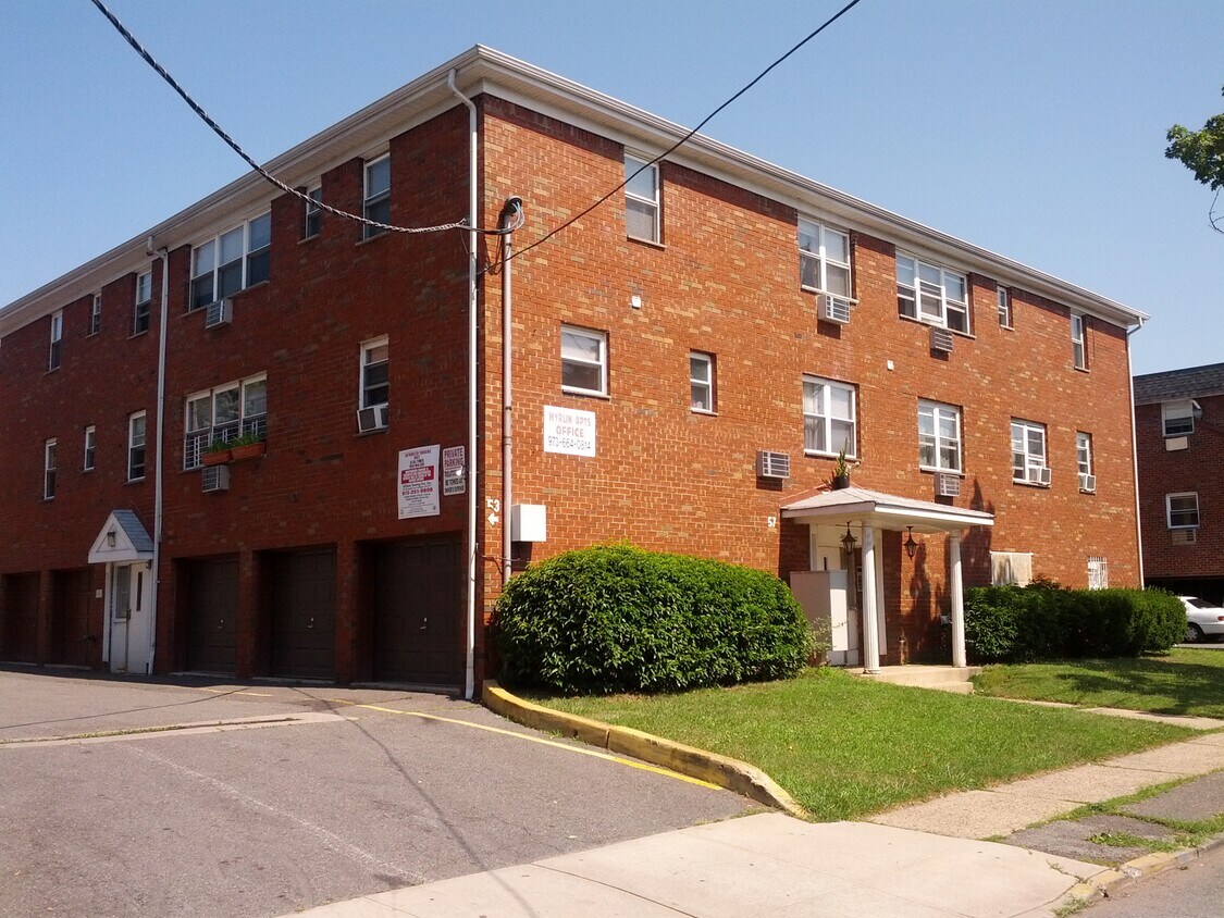 Primary Photo - 54 Linden Ave
