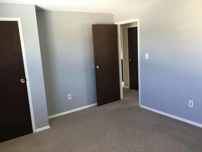 Building Photo - 848 Riverview Blvd