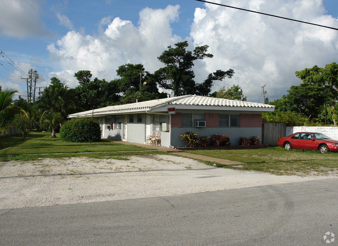 Primary Photo - 704 SE 21st St
