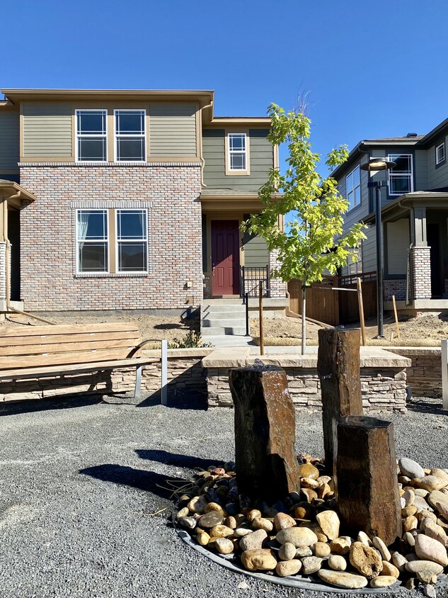 Primary Photo - 438 Courtfield Way