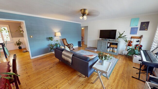 Building Photo - 2/1 +Bonus Room & Garage North Park Charmer!