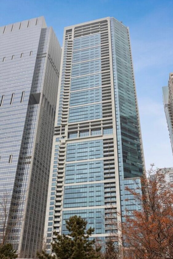 Primary Photo - 340 E Randolph St
