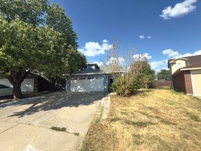 Building Photo - 806 Springwood Dr