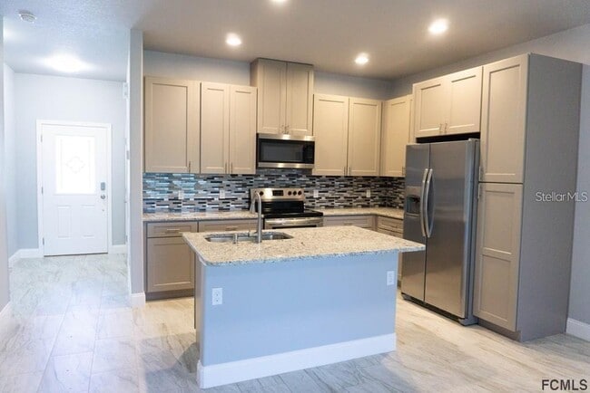 Building Photo - 59 Fanshawe Ln