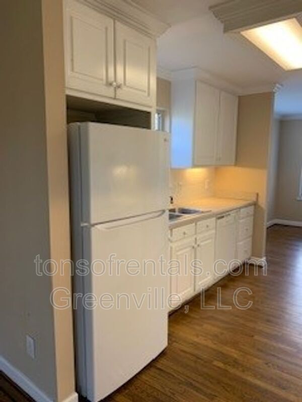 Building Photo - 303 Dupont Dr