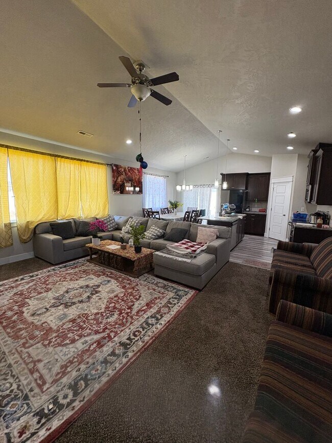 Foto del edificio - Home for Rent in Quincy