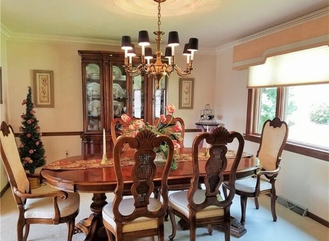 Building Photo - 650 Ray Dr