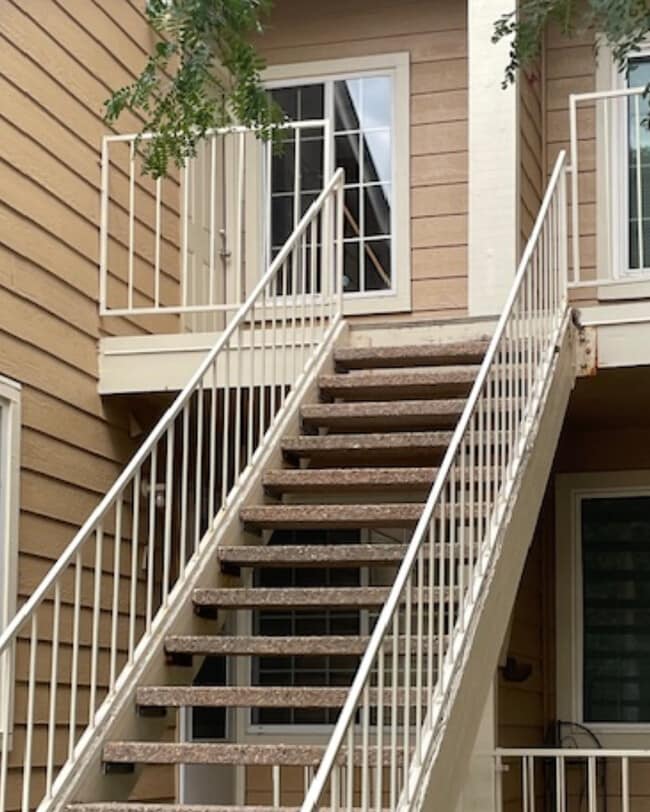 End upstairs unit - 6036 Gunbarrel Ave