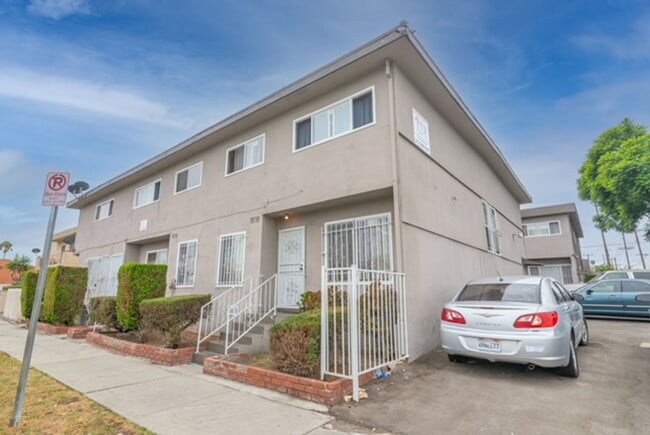 Building Photo - 3212 W 60th St