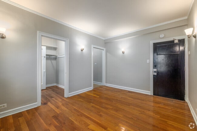 Living Room - The Onyx on Sheridan