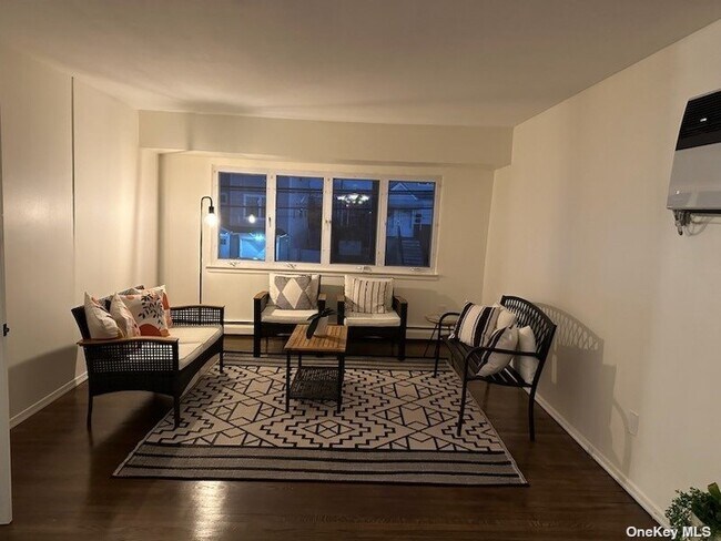 Foto del edificio - 124 Nassau Ln