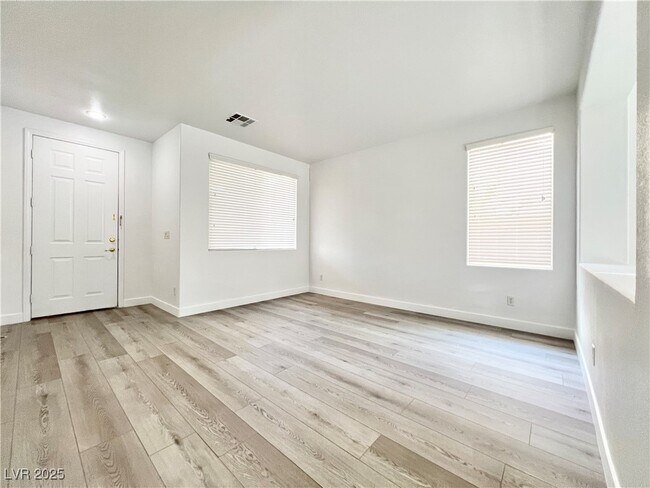 Foto del edificio - 8352 Crown Peak Ave