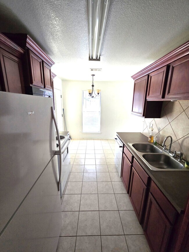 Foto del edificio - 6534 Westwood Village Dr