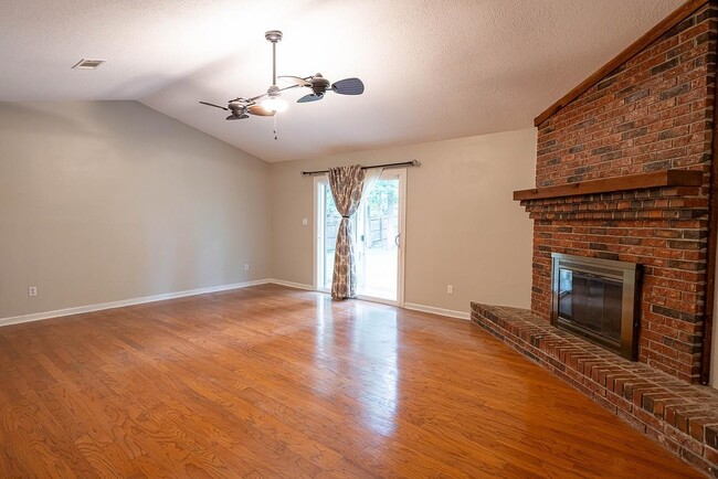 Building Photo - 4679 Inisheer Dr
